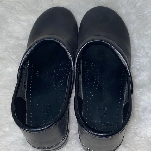 Dansko Black Leather Stapled Professional Clogs Size 40/ 9.5-10 - Picture 4 of 5